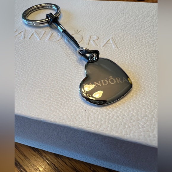 Pandora heart key chain, company engraved with “PANDORA” on one side. - Picture 2 of 3